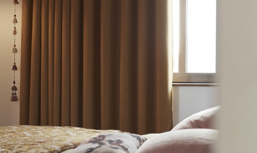 Rideau occultant orange pour chambre