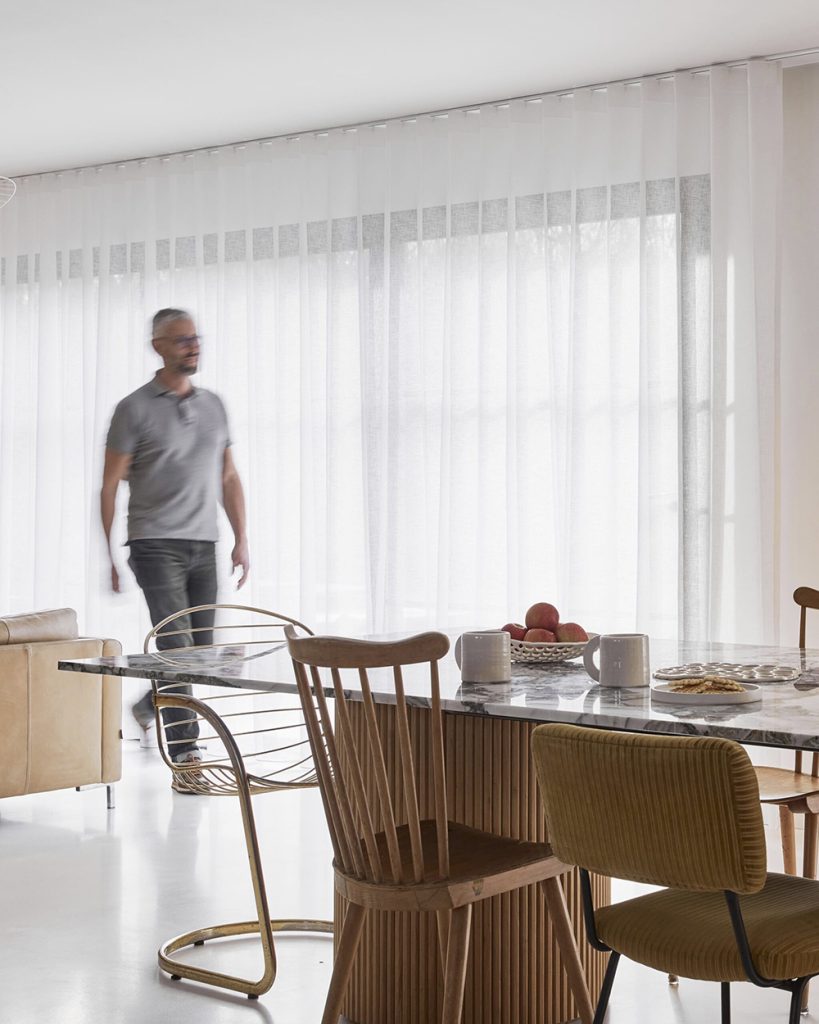 Rideau blanc semi-transparent pour salon et salle à manger épurés