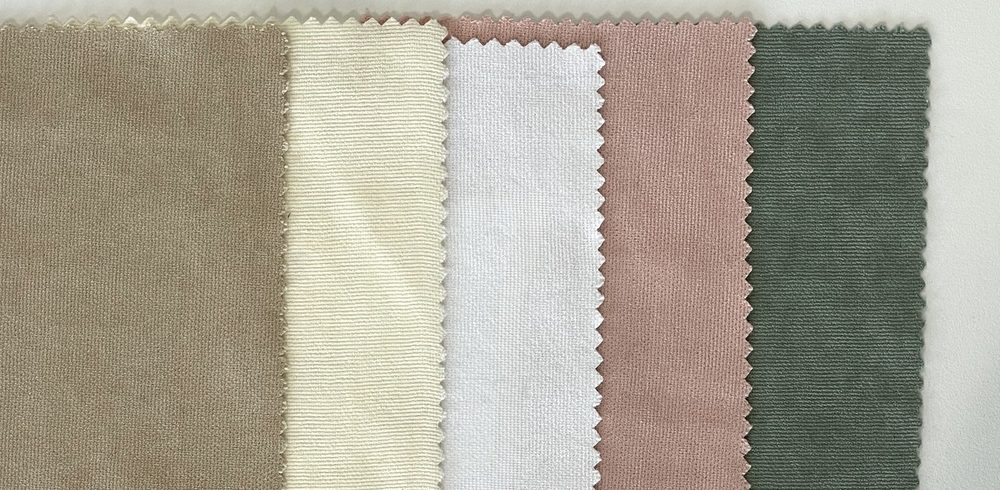 echantillons beige et blanc de stores et rideaux gratuits