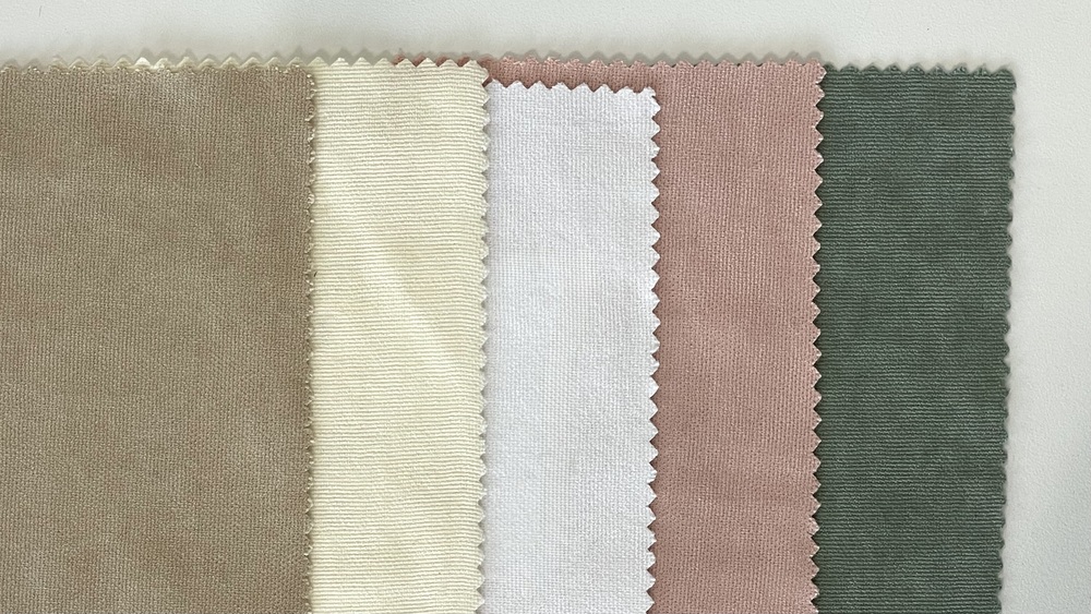 échantillons beige et blanc de stores et de rideaux gratuits