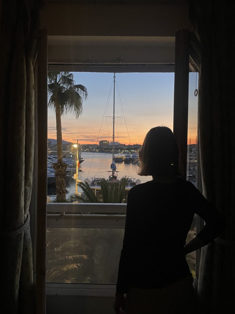 Aérer le soir permet de rafraîchir son logement pendant les fortes chaleurs d'été