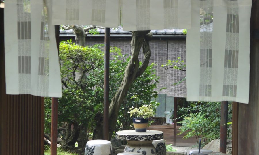 Conseils pour décoration japonaise : des meubles aux stores